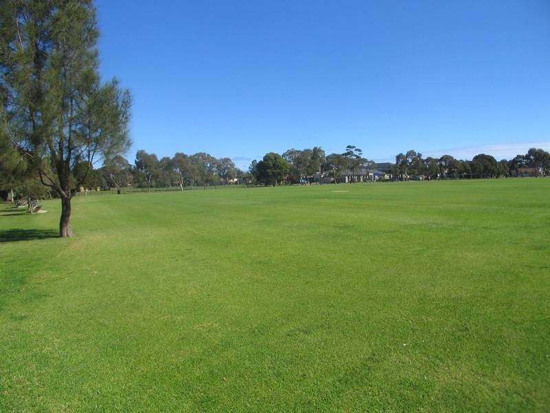 2 Mitton Ave, Henley Beach SA 5022