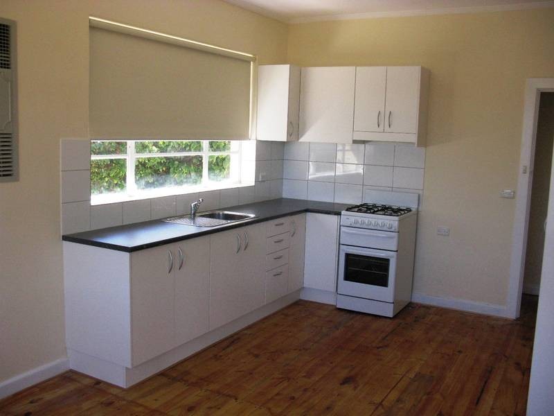 2 Mitton Ave, Henley Beach SA 5022