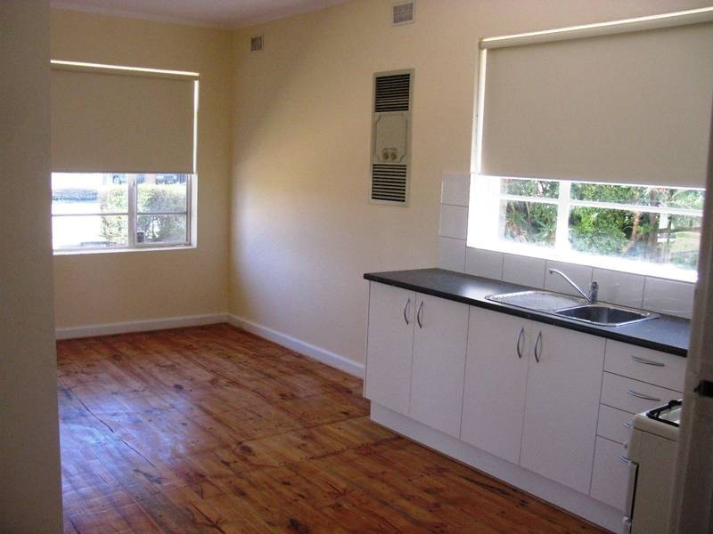 2 Mitton Ave, Henley Beach SA 5022