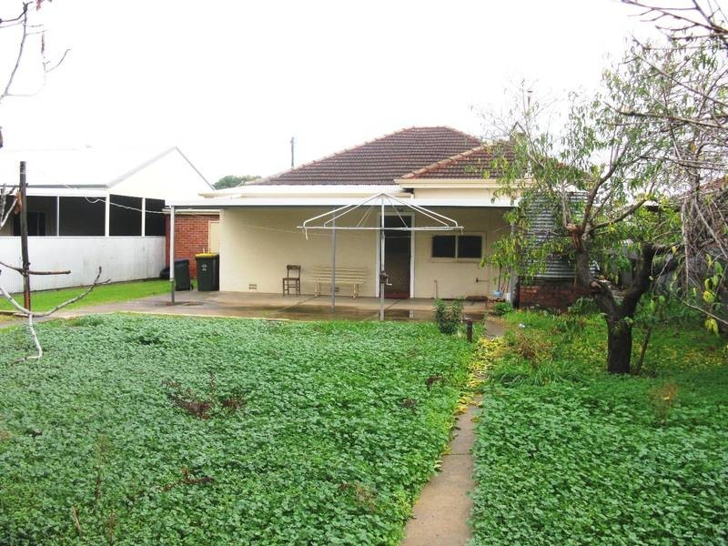 16 Lillian Street, Findon SA 5023