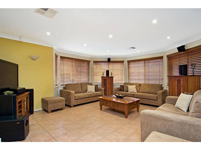 18 Duncraig Drive, Kellyville NSW 2155