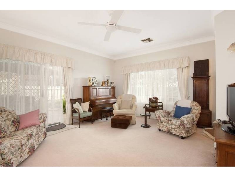 8 Chainmail Crescent, Castle Hill NSW 2154
