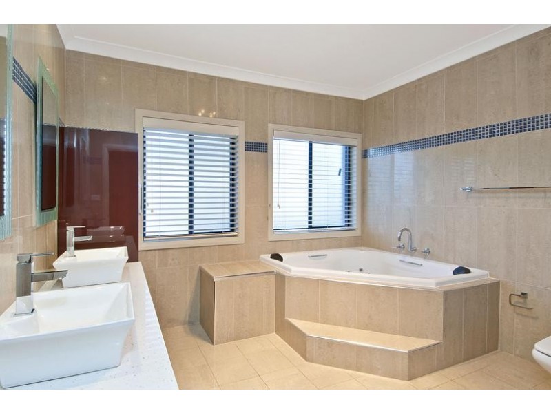 19 Pipersbrook Crescent, Bella Vista NSW 2153