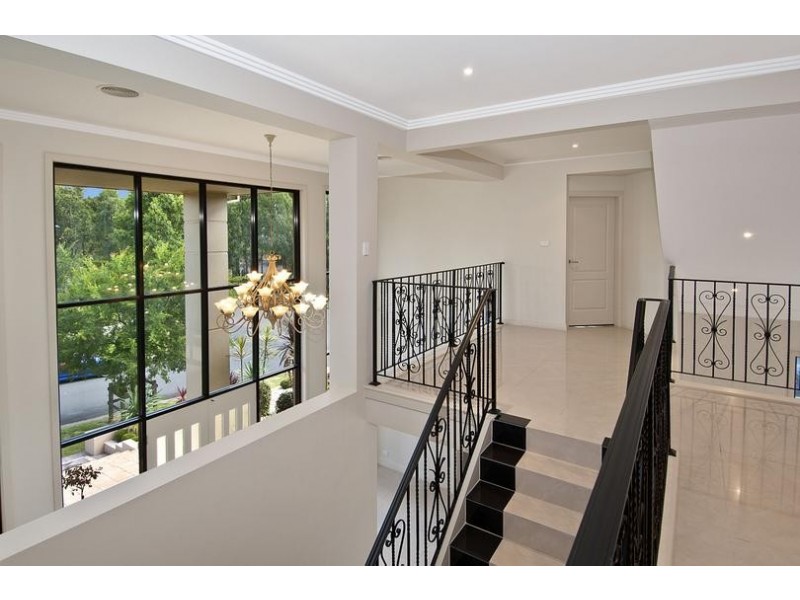 19 Pipersbrook Crescent, Bella Vista NSW 2153