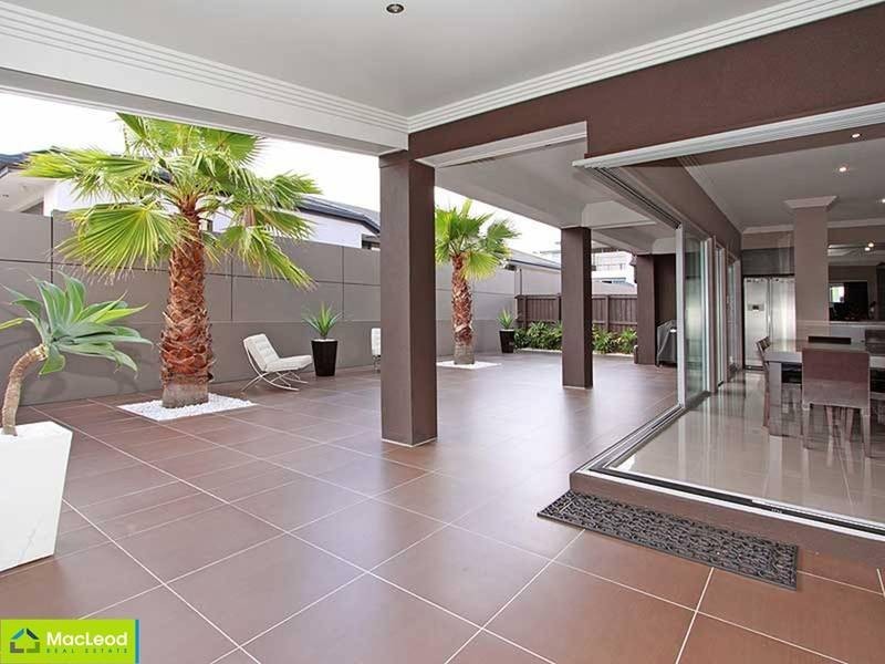 1 Parkway Crescent, Murrumba Downs QLD 4503