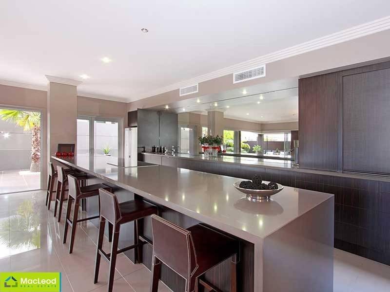 1 Parkway Crescent, Murrumba Downs QLD 4503