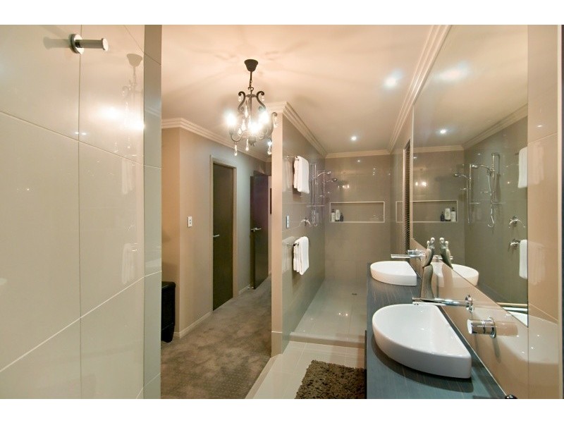 1 Parkway Crescent, Murrumba Downs QLD 4503