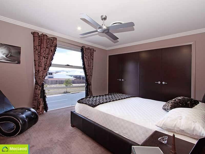 1 Parkway Crescent, Murrumba Downs QLD 4503