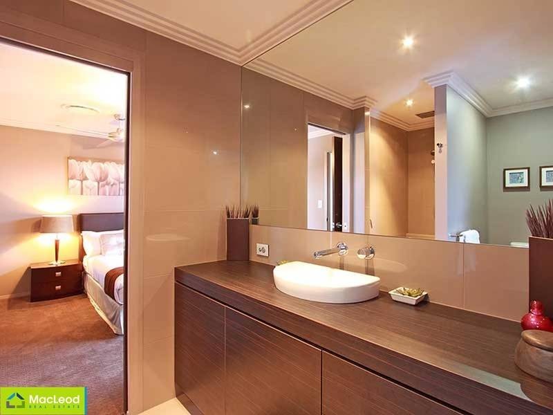 1 Parkway Crescent, Murrumba Downs QLD 4503