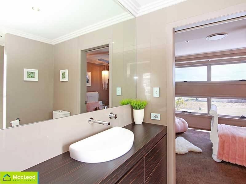 1 Parkway Crescent, Murrumba Downs QLD 4503