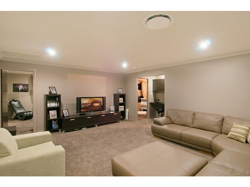 1 Parkway Crescent, Murrumba Downs QLD 4503