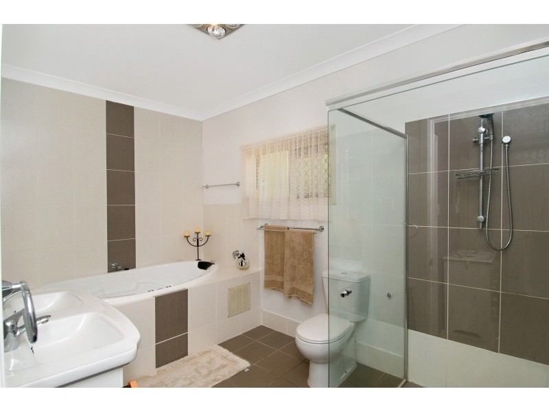 15 Castle Hill Drive, Murrumba Downs QLD 4503