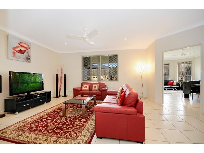 33 Echidna Parade, North Lakes QLD 4509