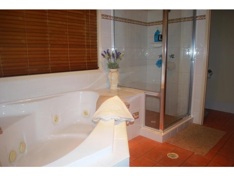 3 Foambark Ct, Eatons Hill QLD 4037