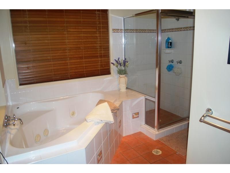 3 Foambark Ct, Eatons Hill QLD 4037