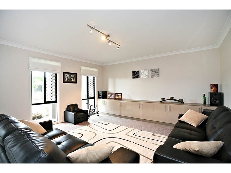 33 Baybreeze Crescent, Murrumba Downs QLD 4503