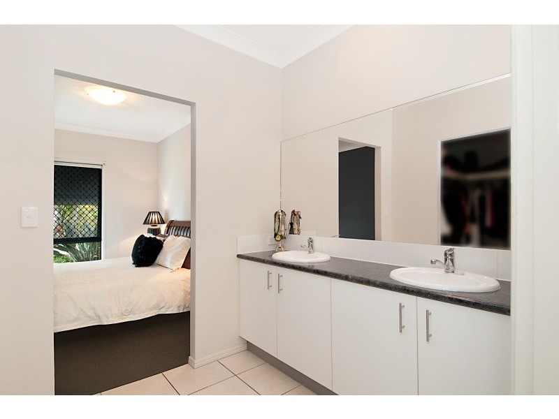 2 Thomson Close, North Lakes QLD 4509