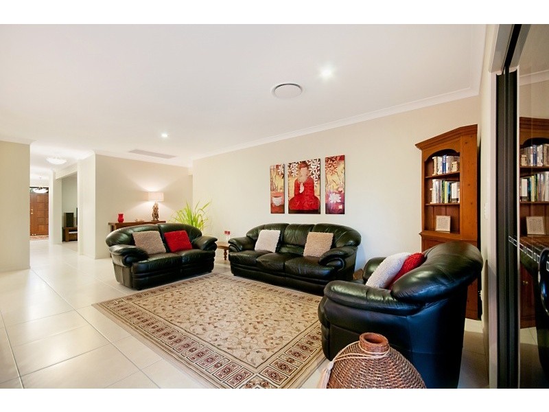 8 Twin Lakes Drive, Murrumba Downs QLD 4503