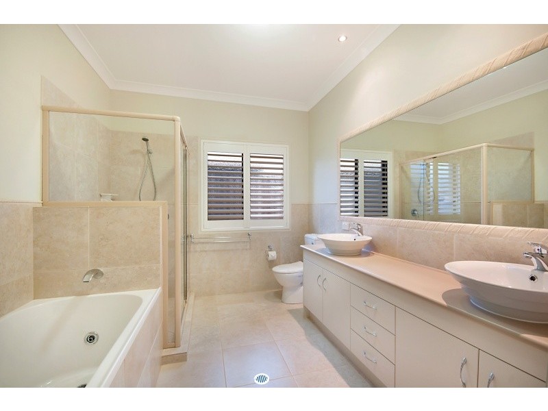 8 Twin Lakes Drive, Murrumba Downs QLD 4503