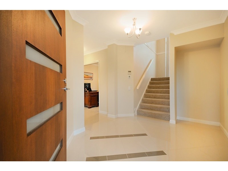 1 Warabi Crescent, North Lakes QLD 4509