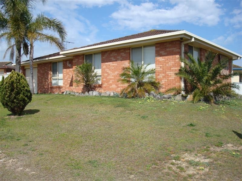 9 Waterbush Crescent, Woodberry NSW 2322