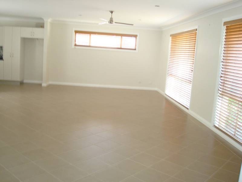 1A Michael Hill Avenue, Woodberry NSW 2322