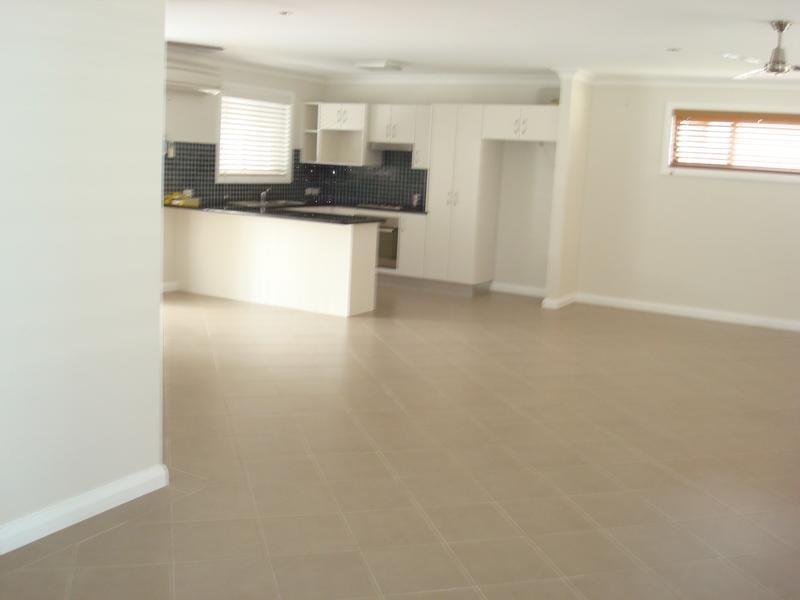 1A Michael Hill Avenue, Woodberry NSW 2322