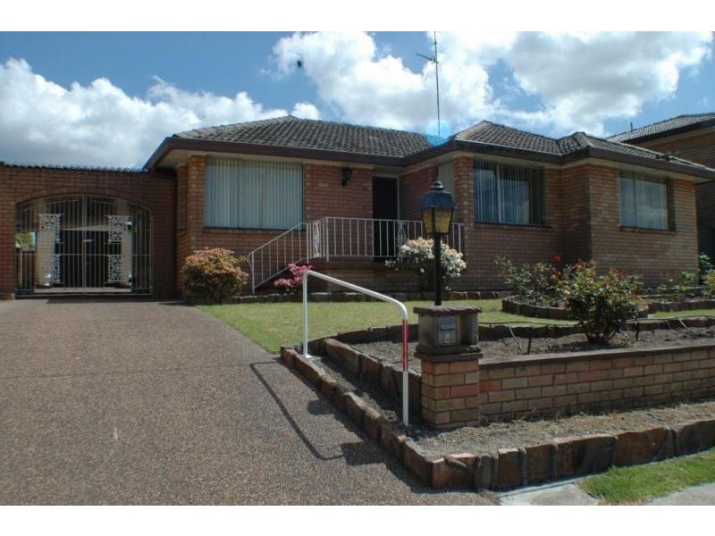 8 Paston Street, Tarro NSW 2322