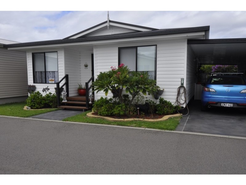 102 First Avenue (Palm Village), Tarro NSW 2322