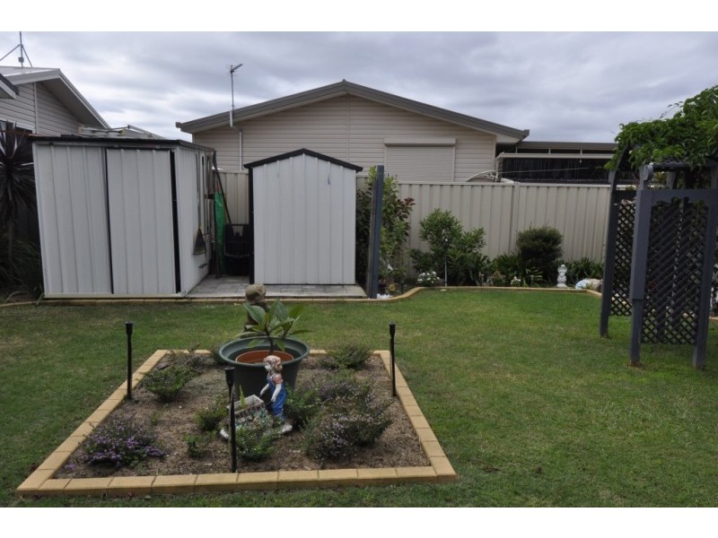 102 First Avenue (Palm Village), Tarro NSW 2322