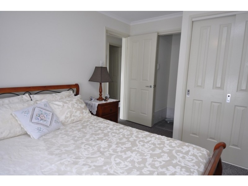 102 First Avenue (Palm Village), Tarro NSW 2322