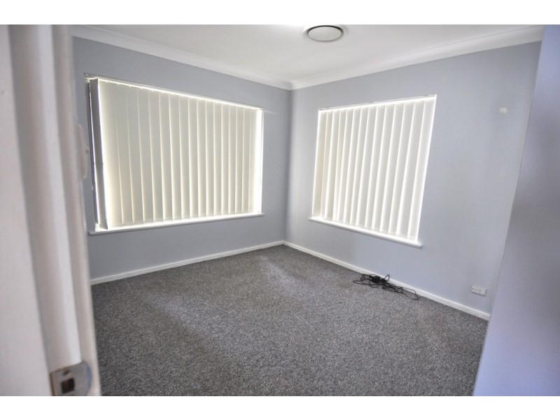66 Curlew Crescent, Woodberry NSW 2322