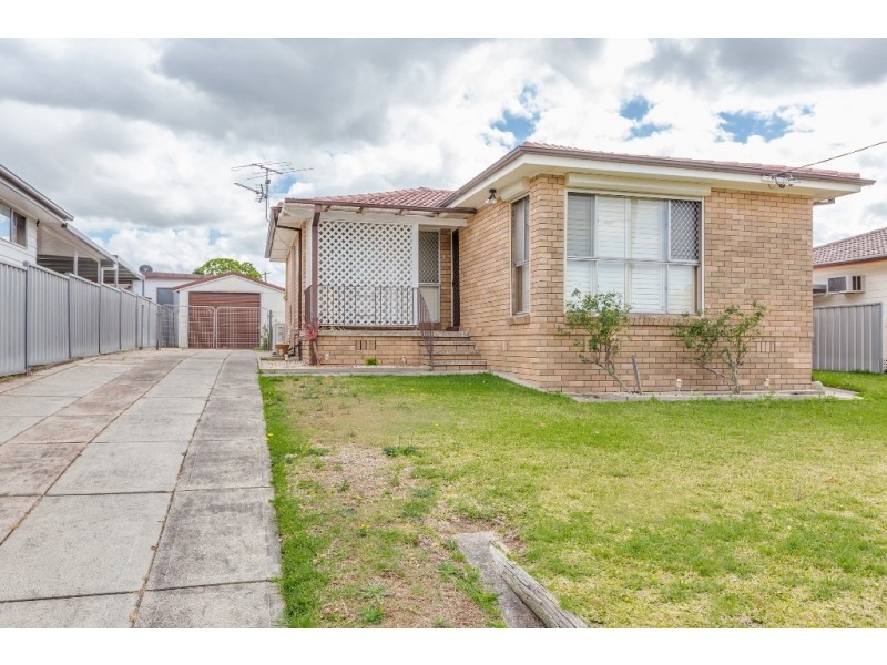 4 Burbank Close, Tarro NSW 2322