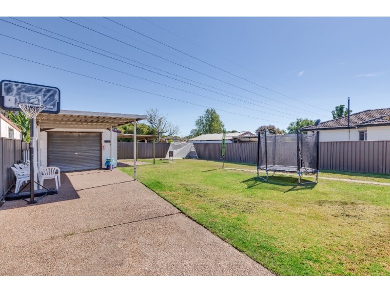 8 Curlew Crescent, Woodberry NSW 2322