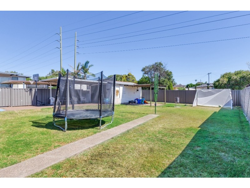 8 Curlew Crescent, Woodberry NSW 2322