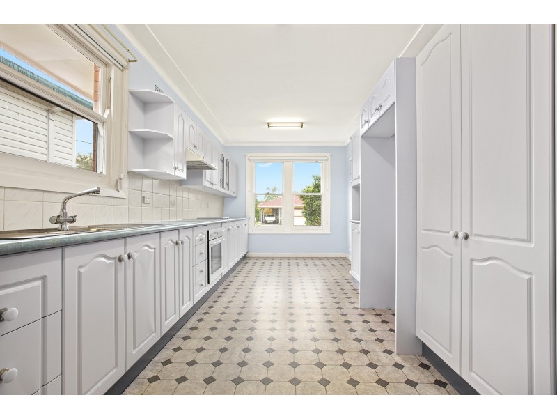 8 Lister Avenue, Tarro NSW 2322