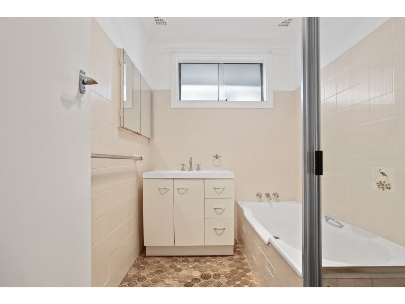 8 Lister Avenue, Tarro NSW 2322
