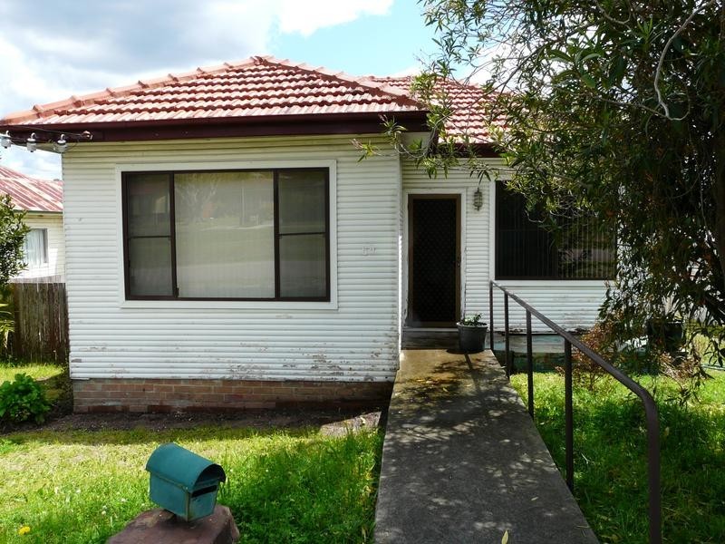 69 Yorston Street, Warners Bay NSW 2282