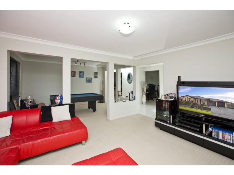 14 Redmond Circuit, Cameron Park NSW 2285