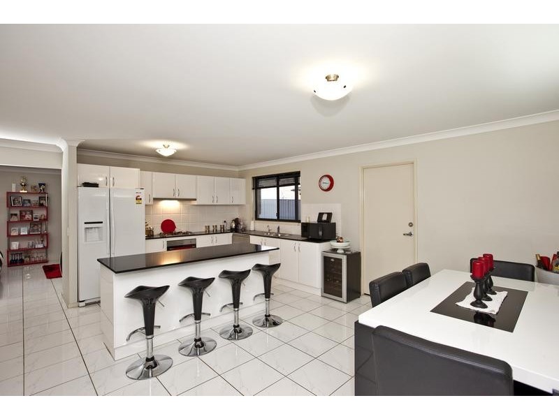 14 Redmond Circuit, Cameron Park NSW 2285