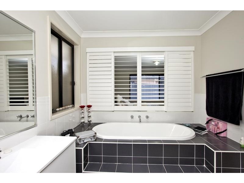 14 Redmond Circuit, Cameron Park NSW 2285