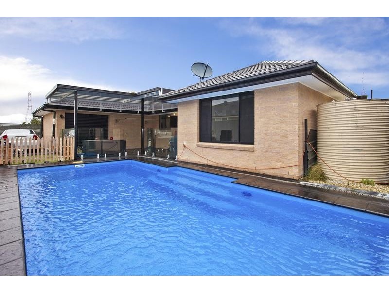 14 Redmond Circuit, Cameron Park NSW 2285