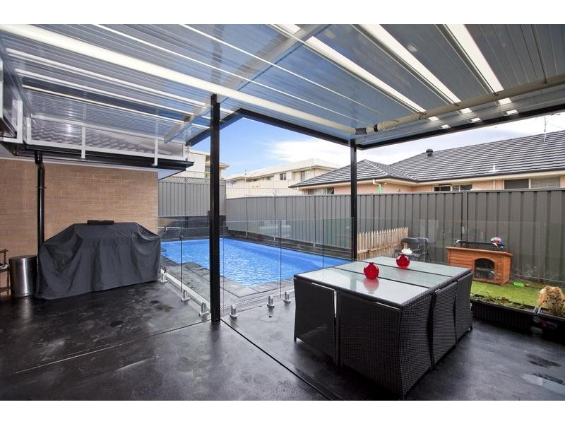 14 Redmond Circuit, Cameron Park NSW 2285