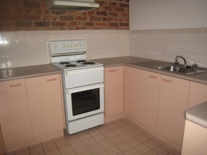 2/15 Faulkner Crescent, North Lambton NSW 2299