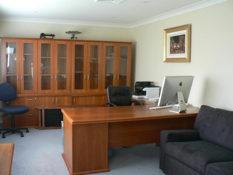 5 Seaview Close, Eleebana NSW 2282