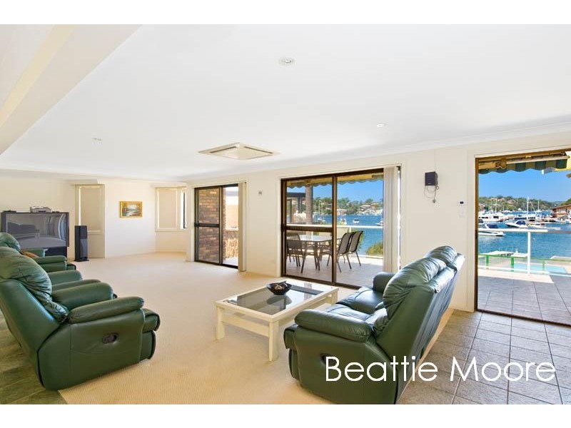 160 Gannons Road, Caringbah NSW 2229