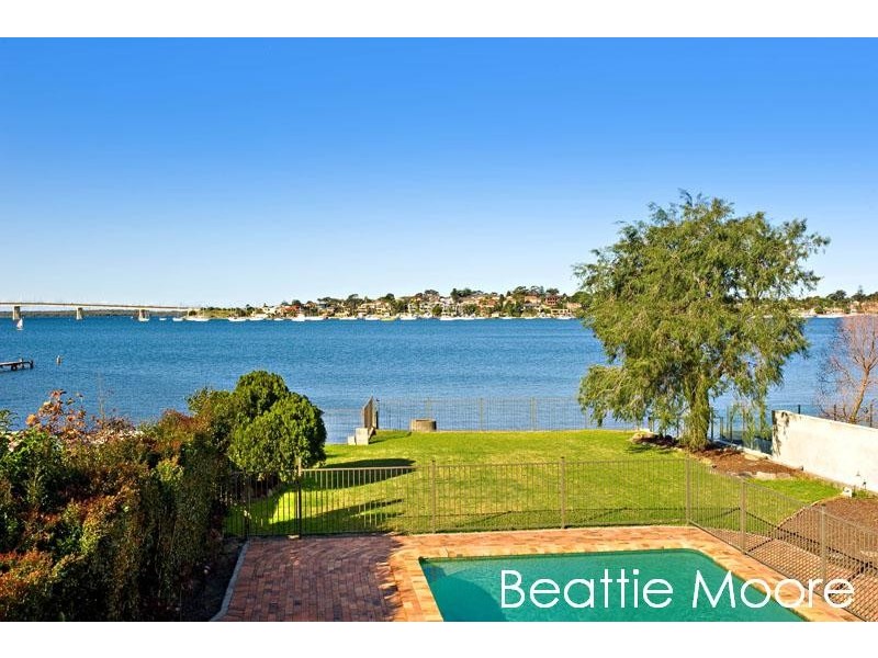 16 Belgrave Esp, Sylvania NSW 2224