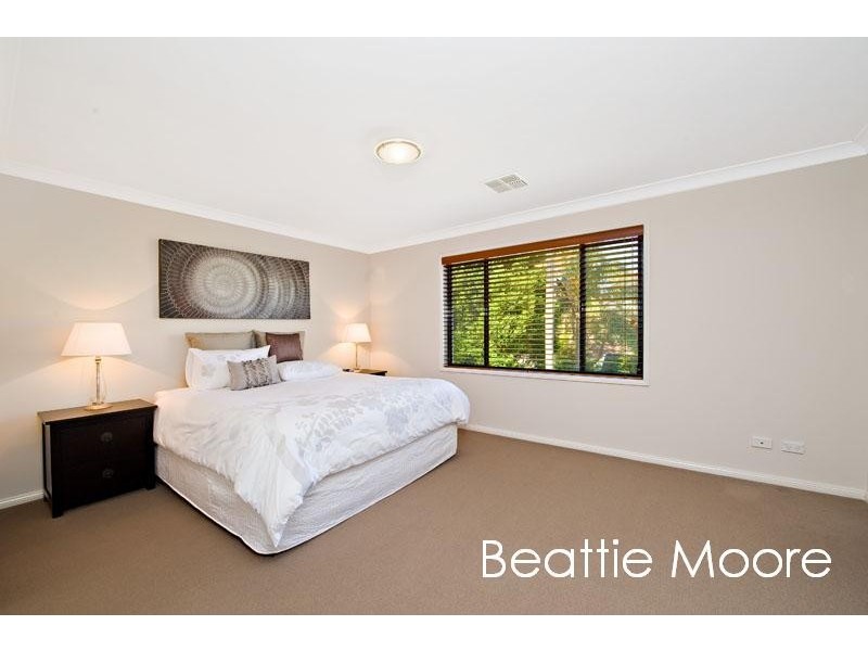 26 Girraween Avenue, Como NSW 2226