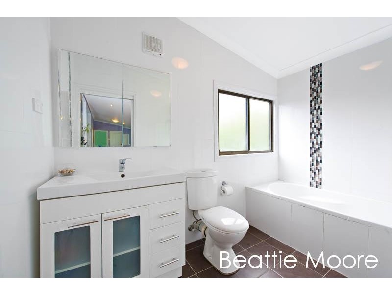 8 Novara Crescent, Como NSW 2226