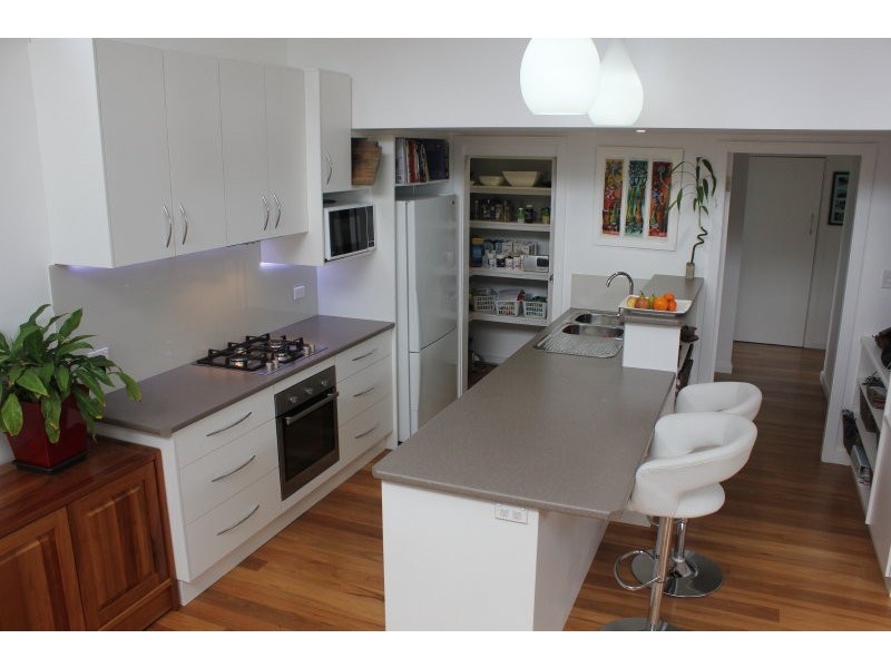 18 Lowana Avenue, Kirrawee NSW 2232